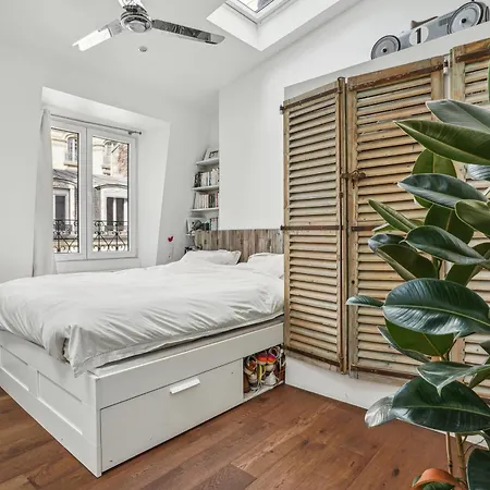 Maison Rustique En Plein 17eme Paris