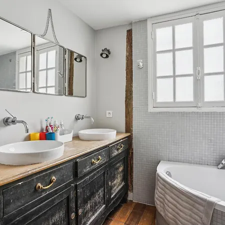 Maison Rustique En Plein 17eme Διαμέρισμα *